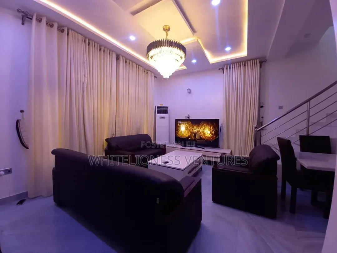 Furnished 5bdrm Duplex in Osapa for sale