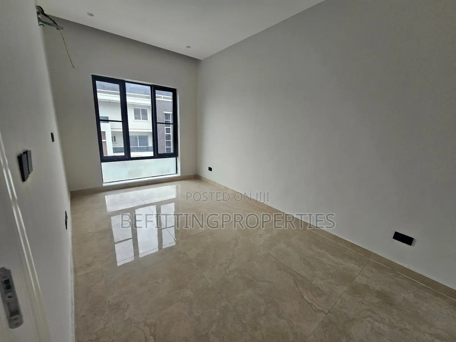 4bdrm Duplex in Banana Island for sale