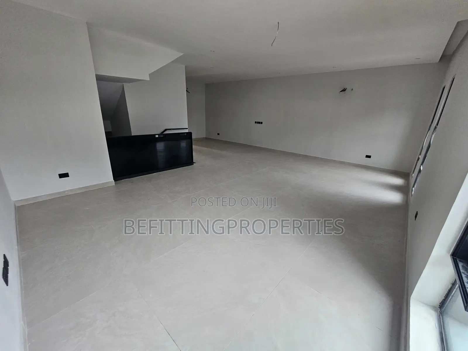 4bdrm Duplex in Banana Island for sale