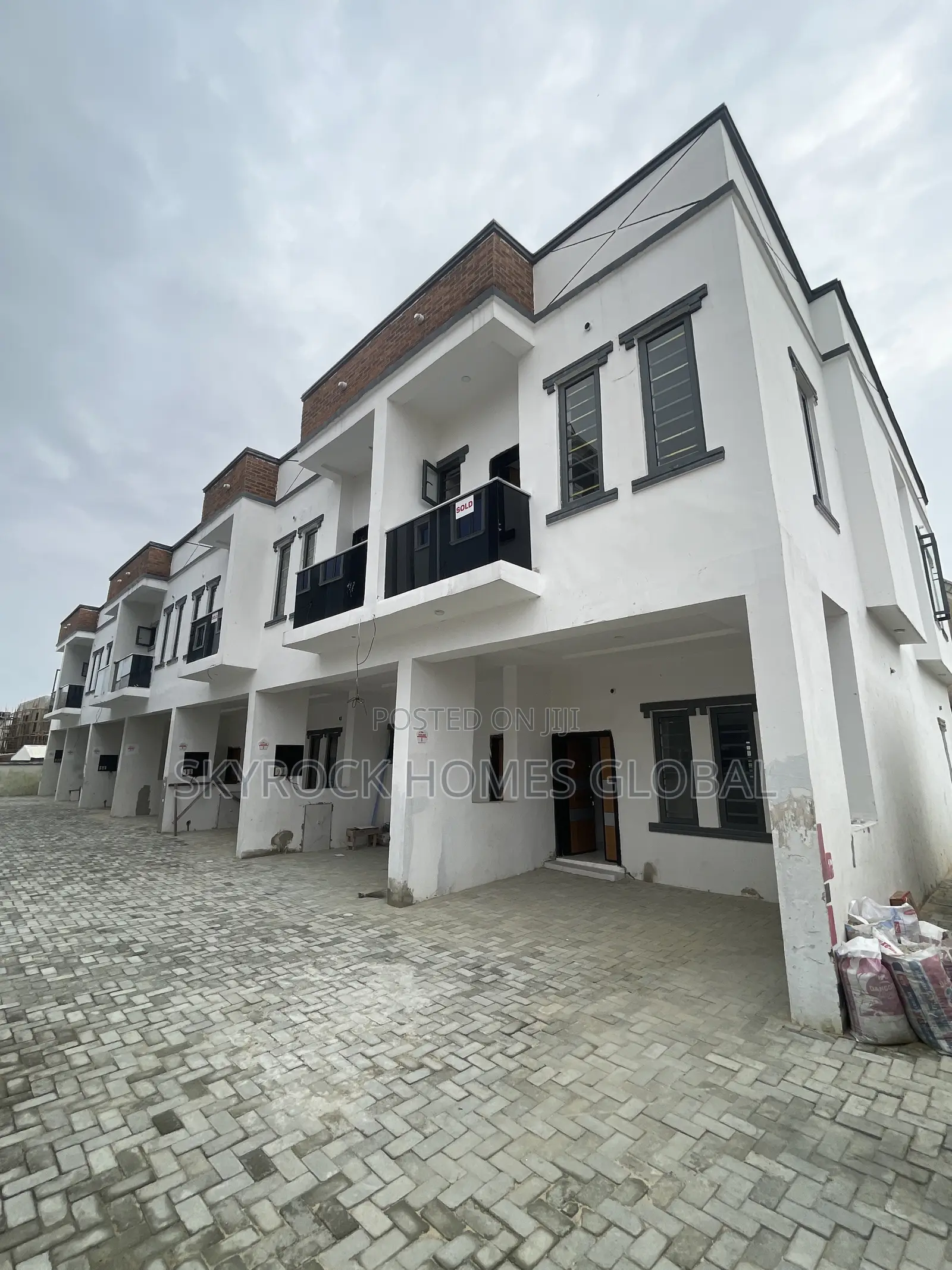 3bdrm Duplex in Off Lekki-Epe Expressway for sale