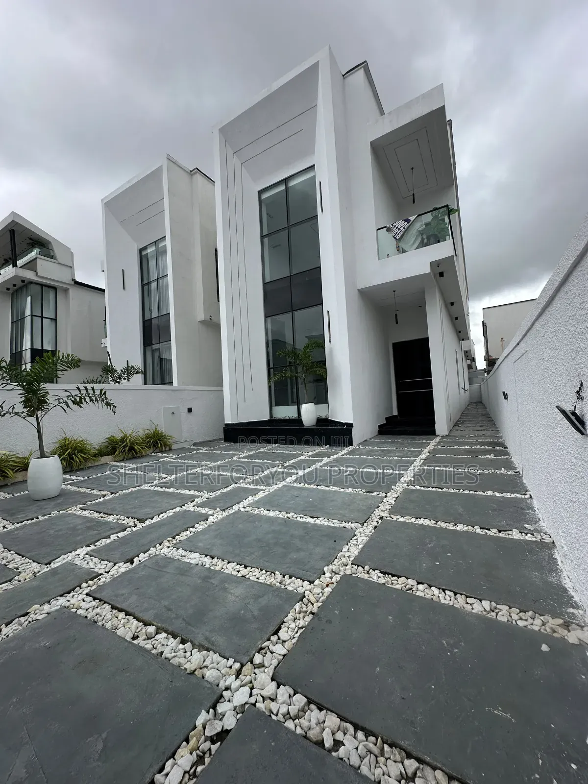 5bdrm Duplex in Off Lekki-Epe Expressway for sale