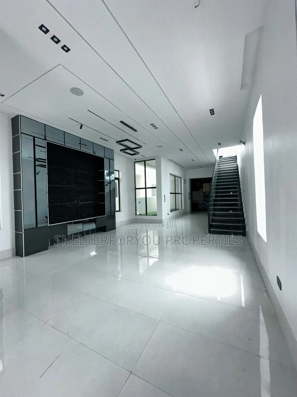 5bdrm Duplex in Off Lekki-Epe Expressway for sale
