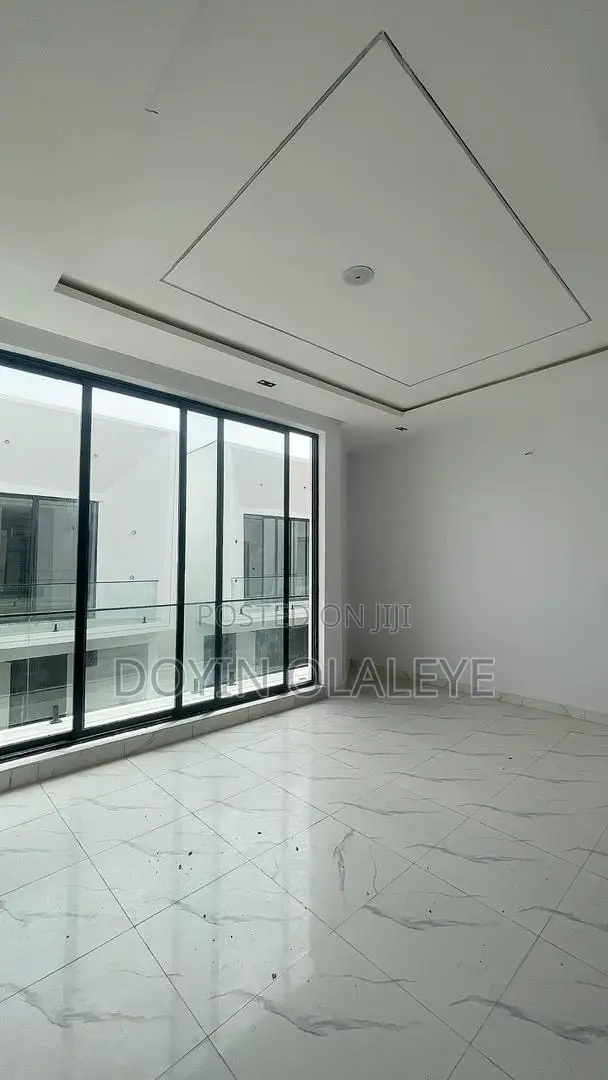 4bdrm Duplex in Ikota for sale