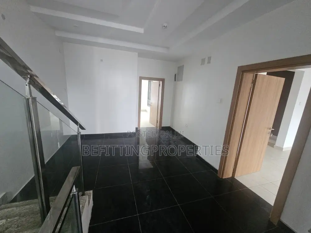 4bdrm Apartment in Banana Island for rent