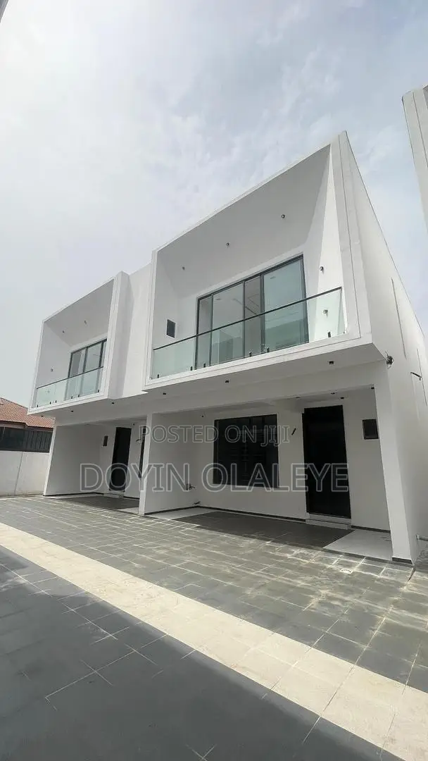 4bdrm Duplex in Ikota for sale
