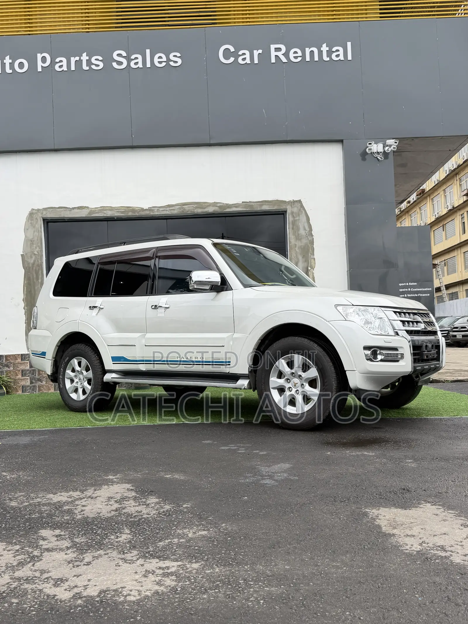Mitsubishi Pajero Sport 2018 White