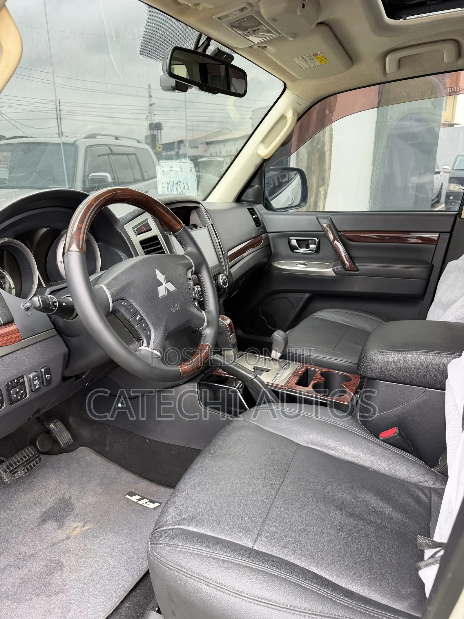 Mitsubishi Pajero Sport 2018 White
