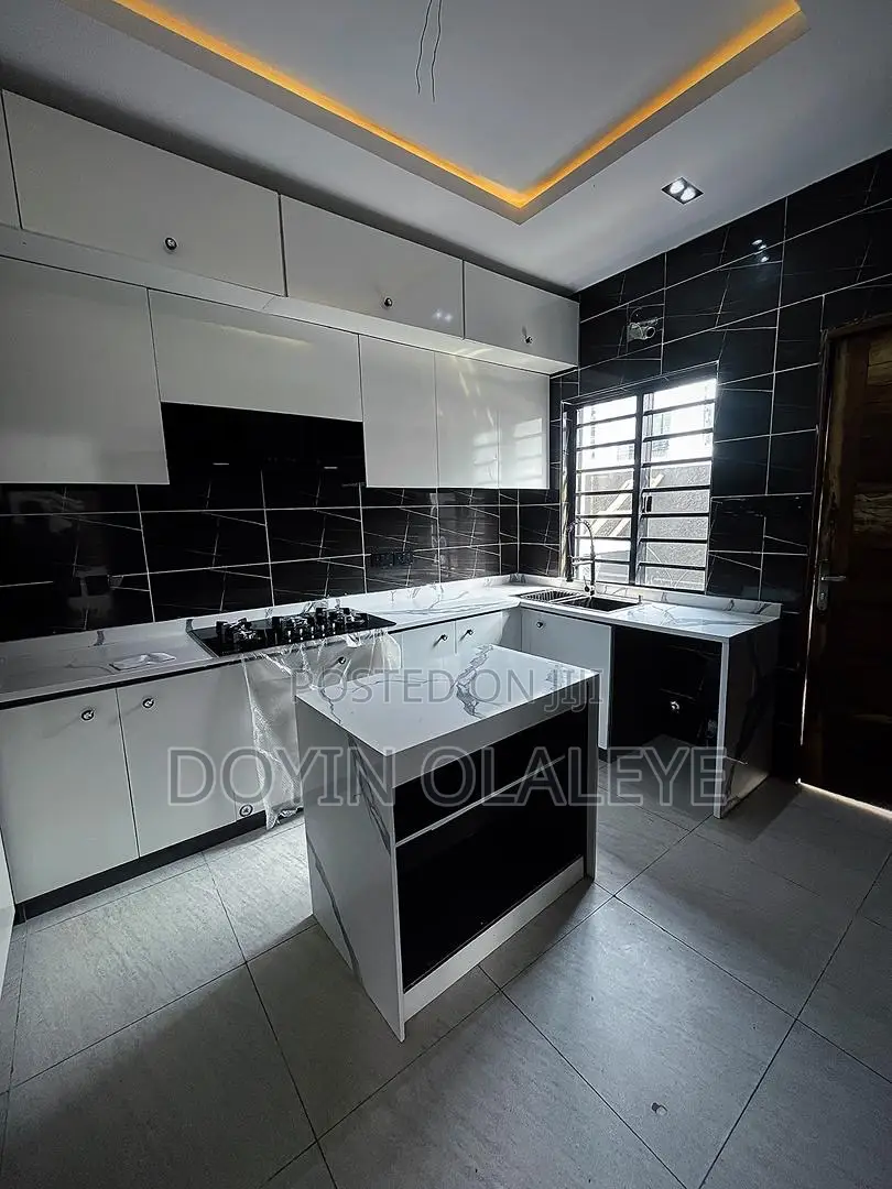 4bdrm Duplex in Ikota for sale