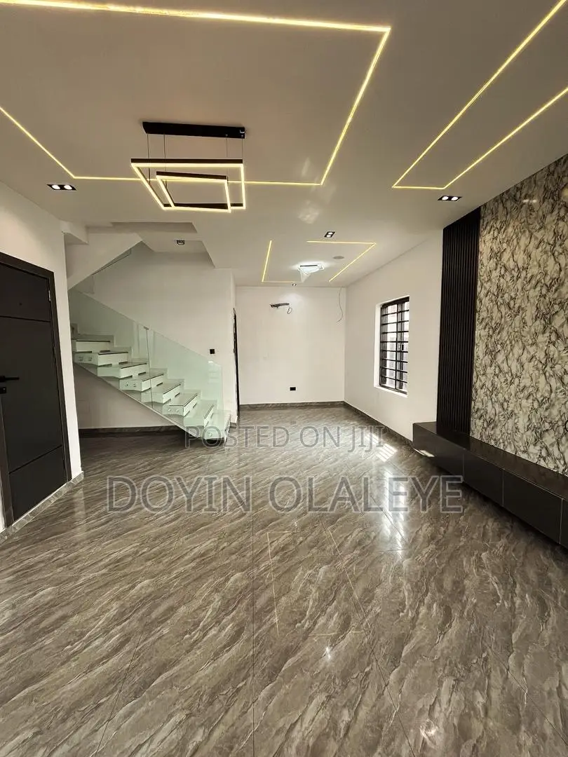 4bdrm Duplex in Ikota for sale
