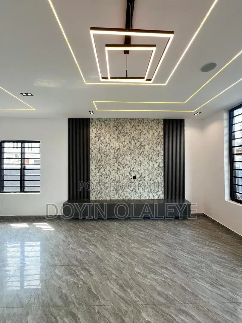 4bdrm Duplex in Ikota for sale