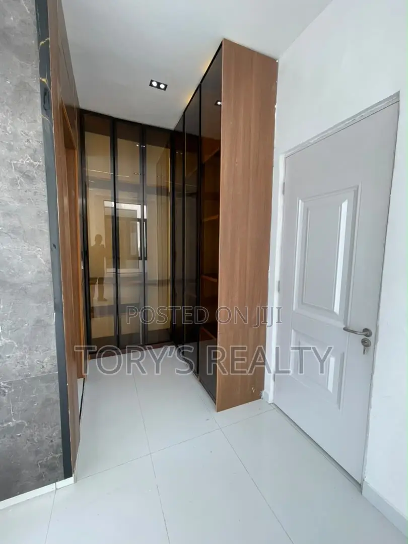 4bdrm Duplex in Ikota for sale