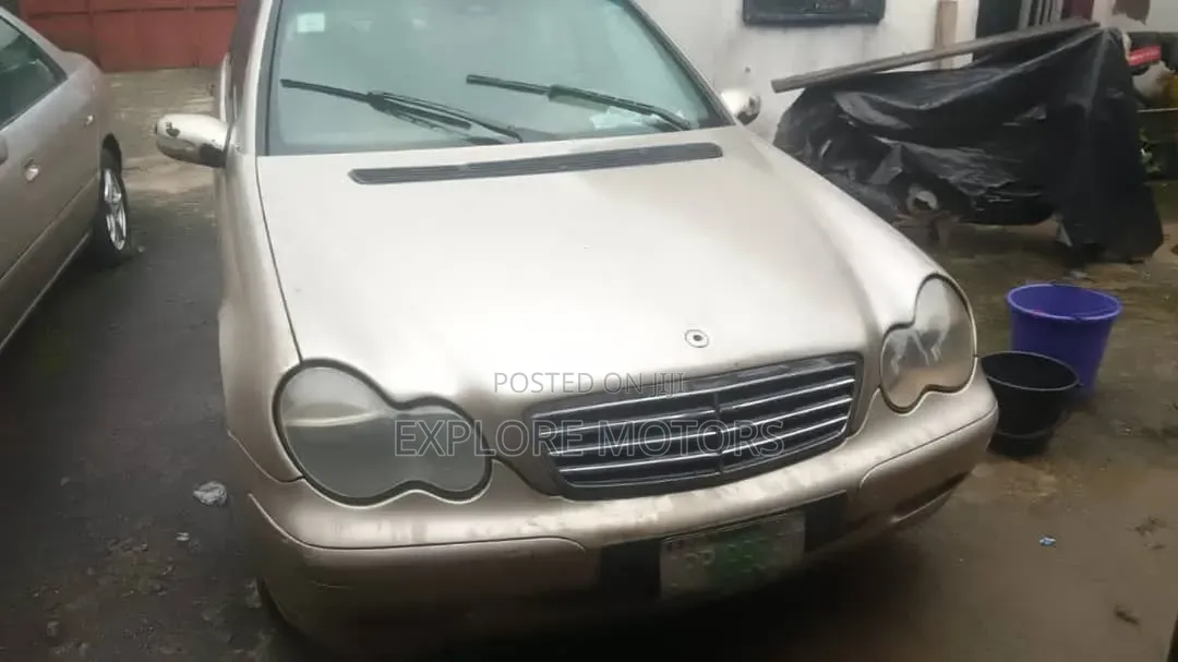 Mercedes-Benz C180 2003 Gold