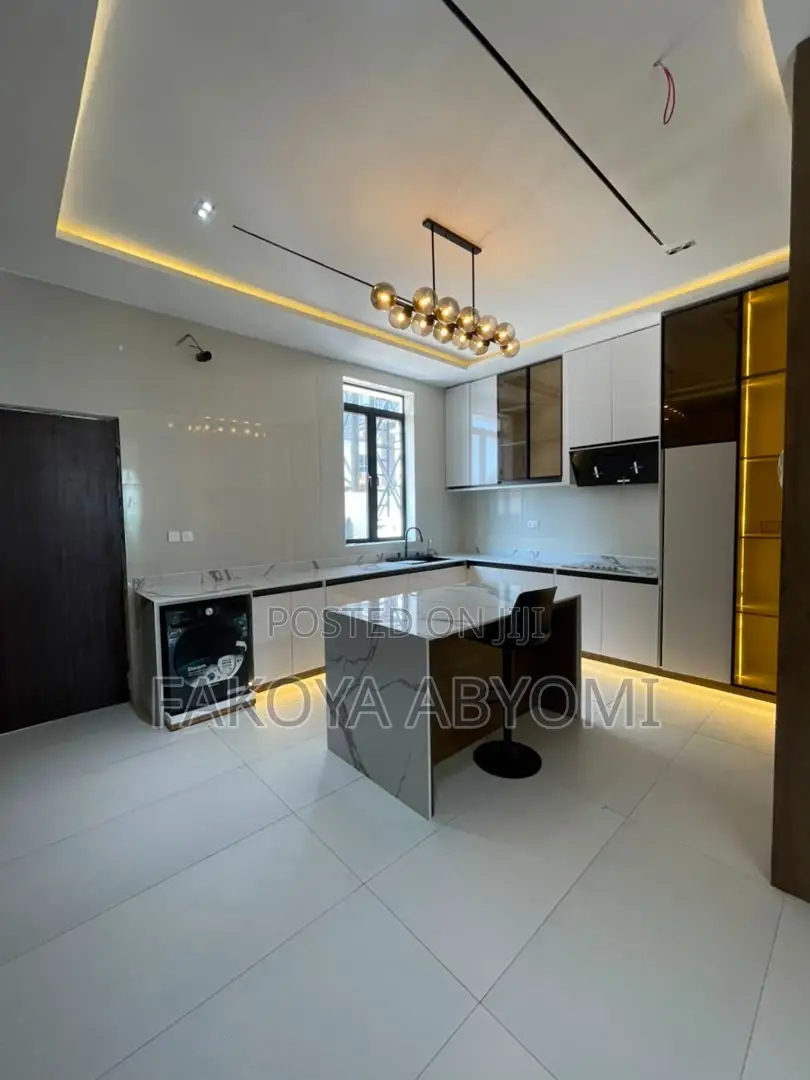 5bdrm Duplex in Orchid, Lekki Phase 2 for sale