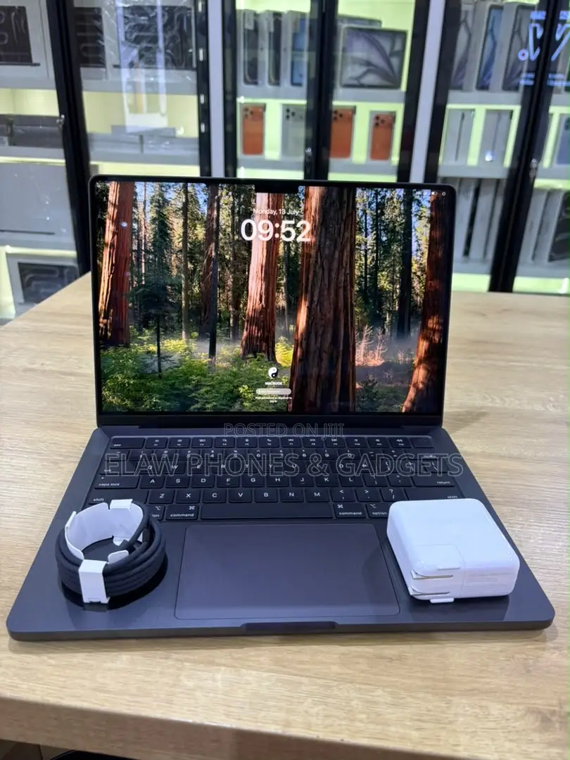 Laptop Apple MacBook Pro 2024 M4 Pro 24GB Apple M4 Pro SSD 512GB