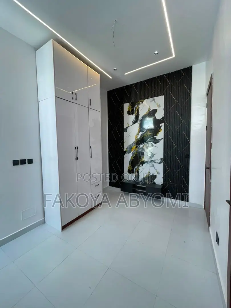 4bdrm Duplex in Ikota for sale