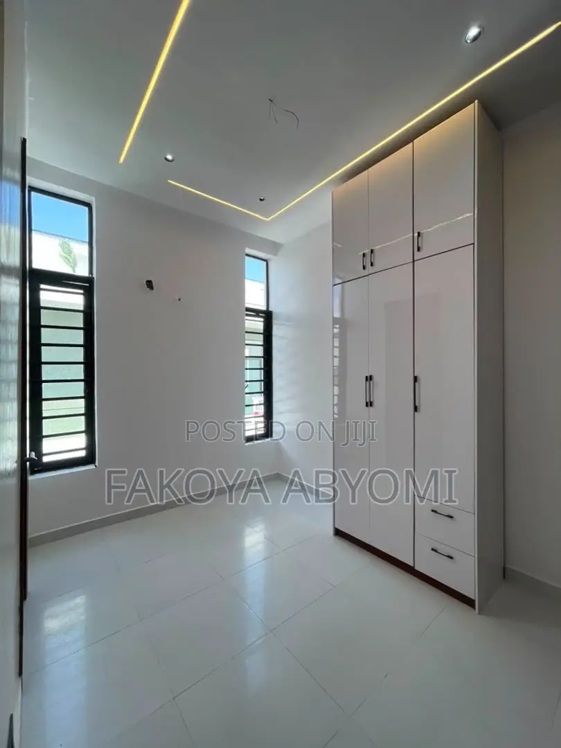 4bdrm Duplex in Ikota for sale
