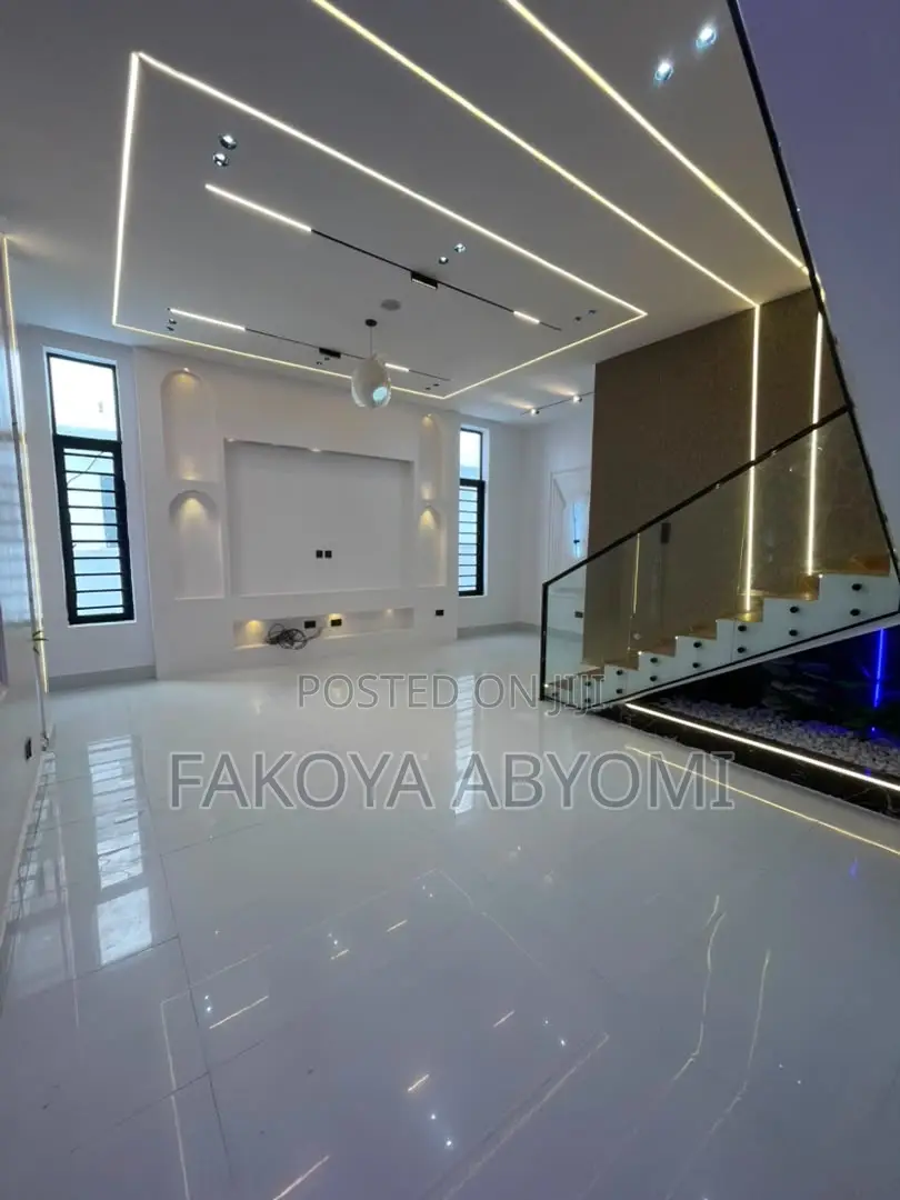 4bdrm Duplex in Ikota for sale