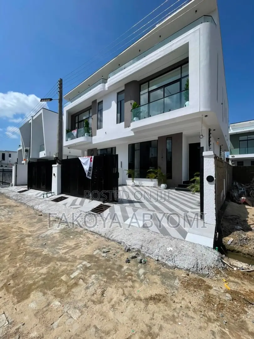 4bdrm Duplex in Ikota for sale