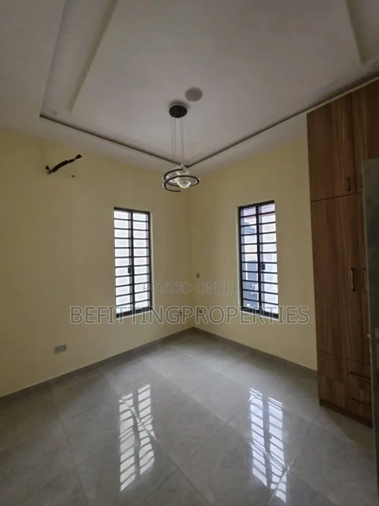 5bdrm Duplex in Ojodu for sale