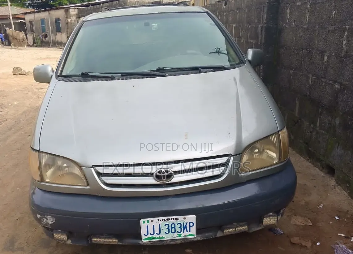 Toyota Sienna 2001 Gold