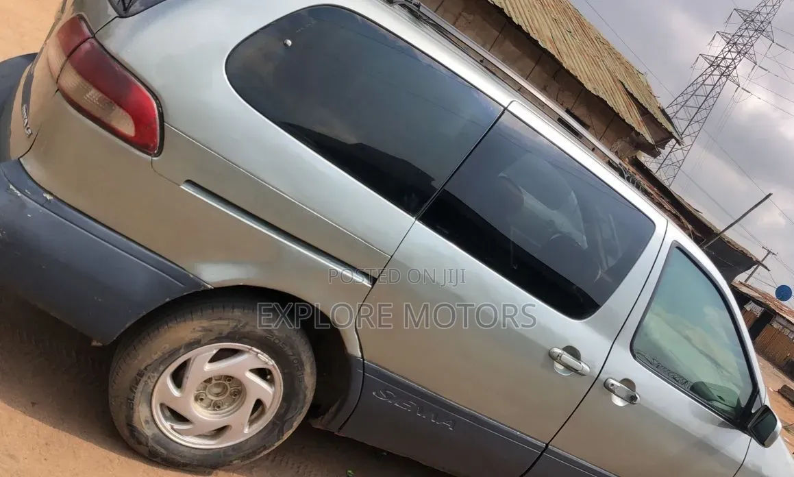 Toyota Sienna 2001 Gold