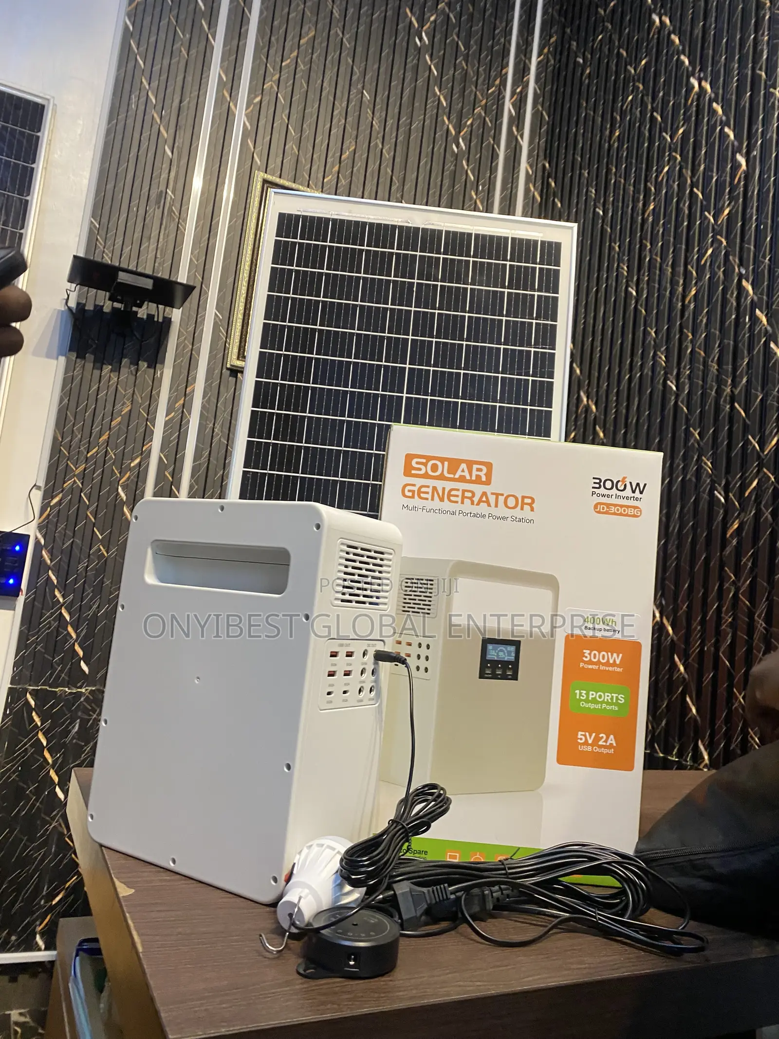300W Portable Solar Generator With Solar Panel