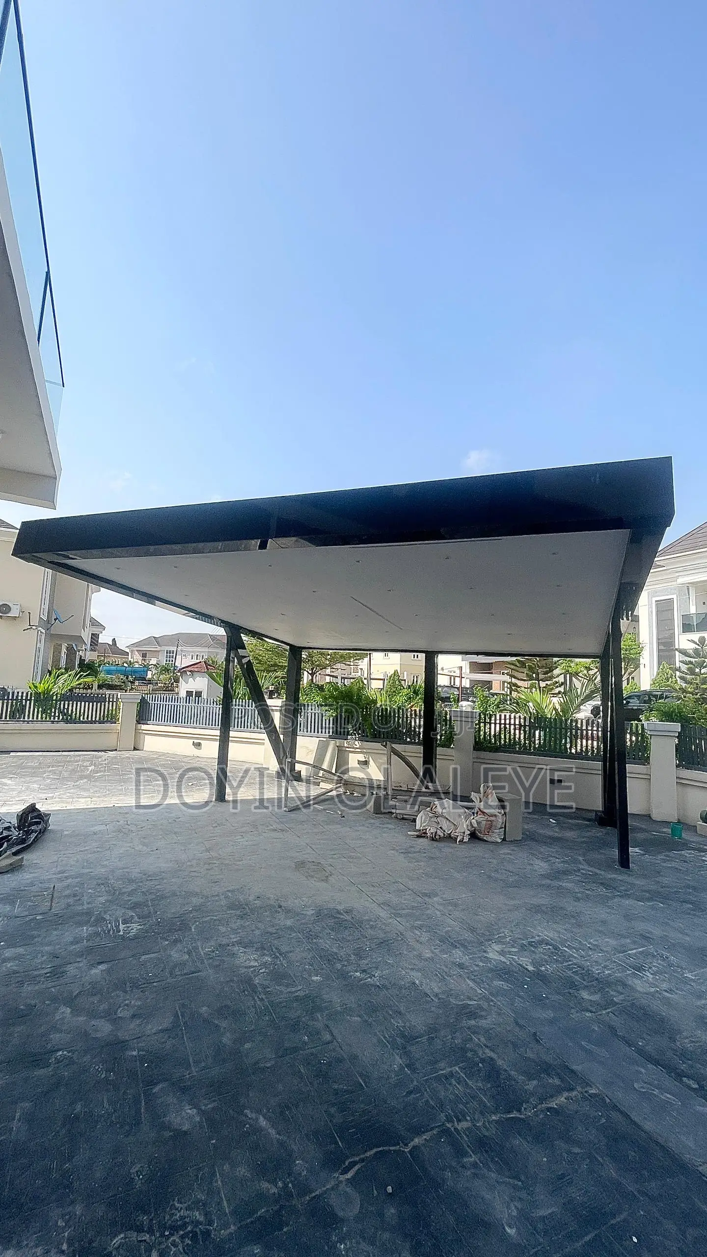 5bdrm Duplex in Chevron for sale