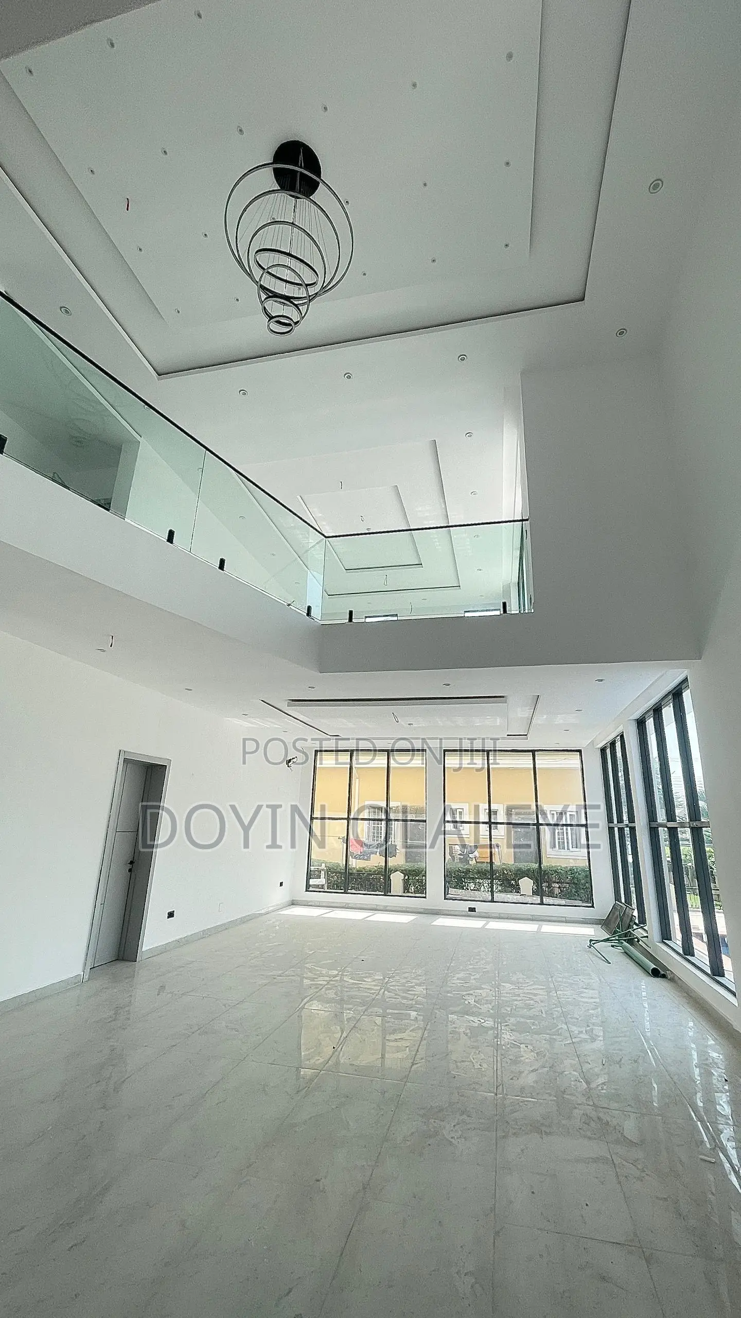 5bdrm Duplex in Chevron for sale