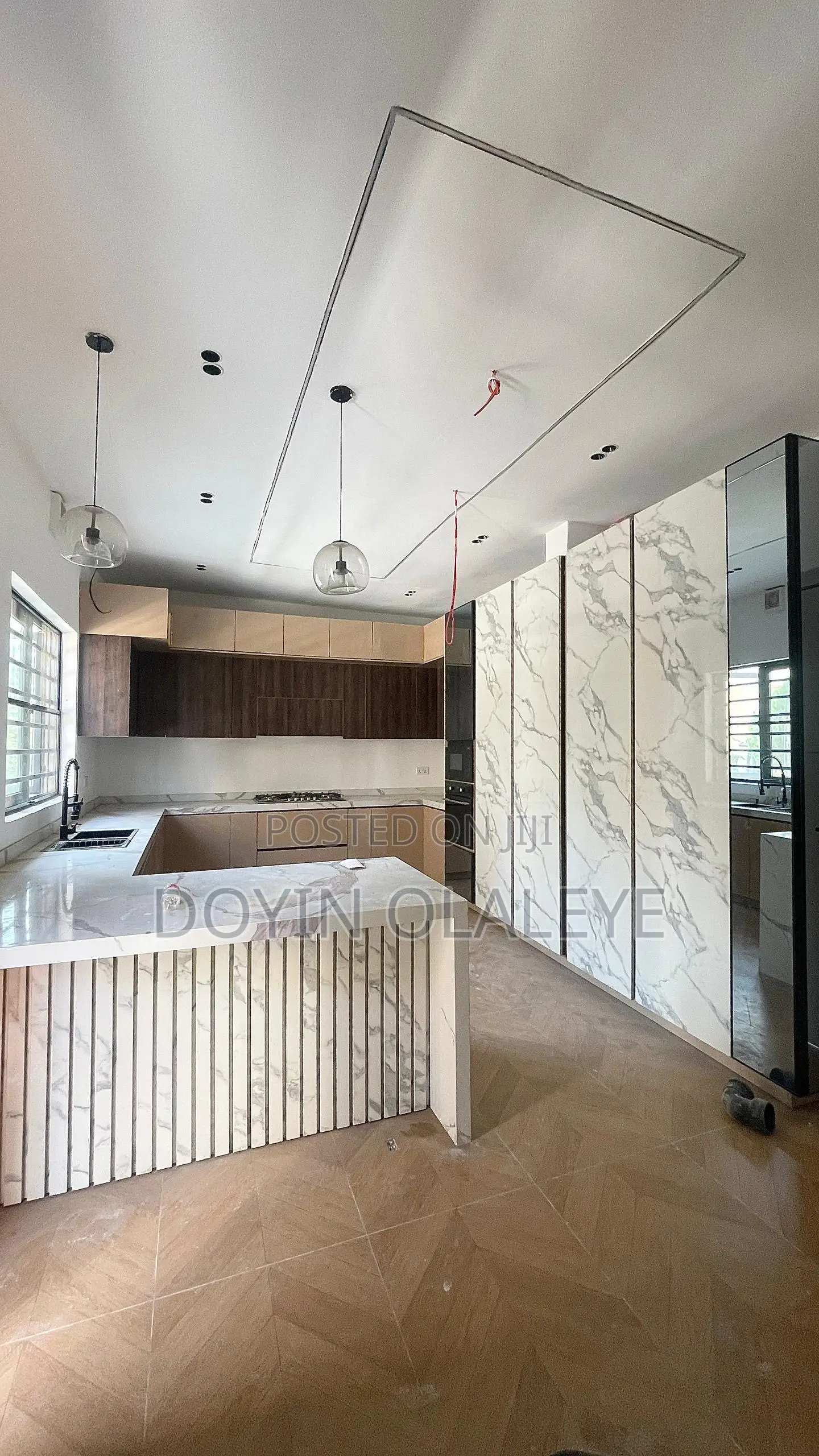 5bdrm Duplex in Chevron for sale