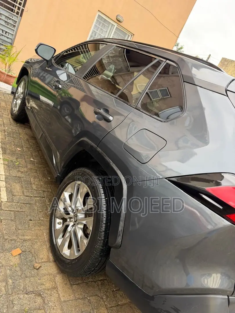 Toyota RAV4 XLE Premium FWD 2020 Gray