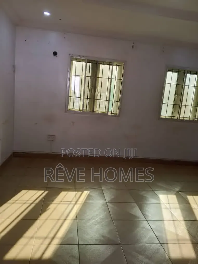 2bdrm Block of Flats in Mende for rent