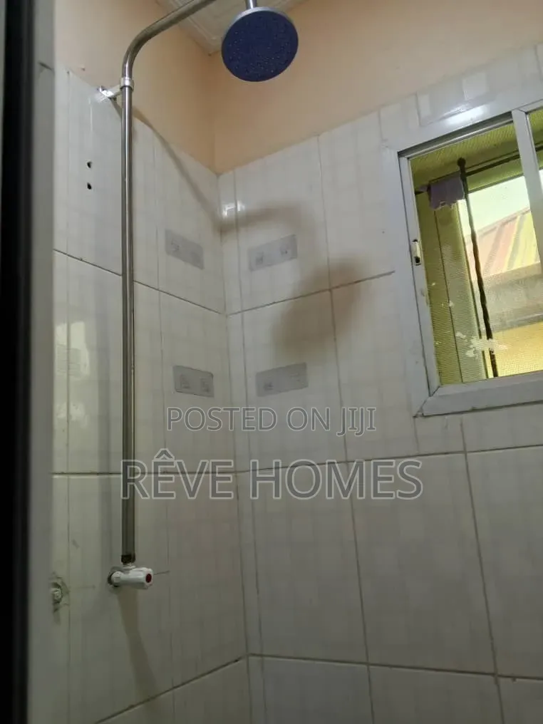2bdrm Block of Flats in Mende for rent
