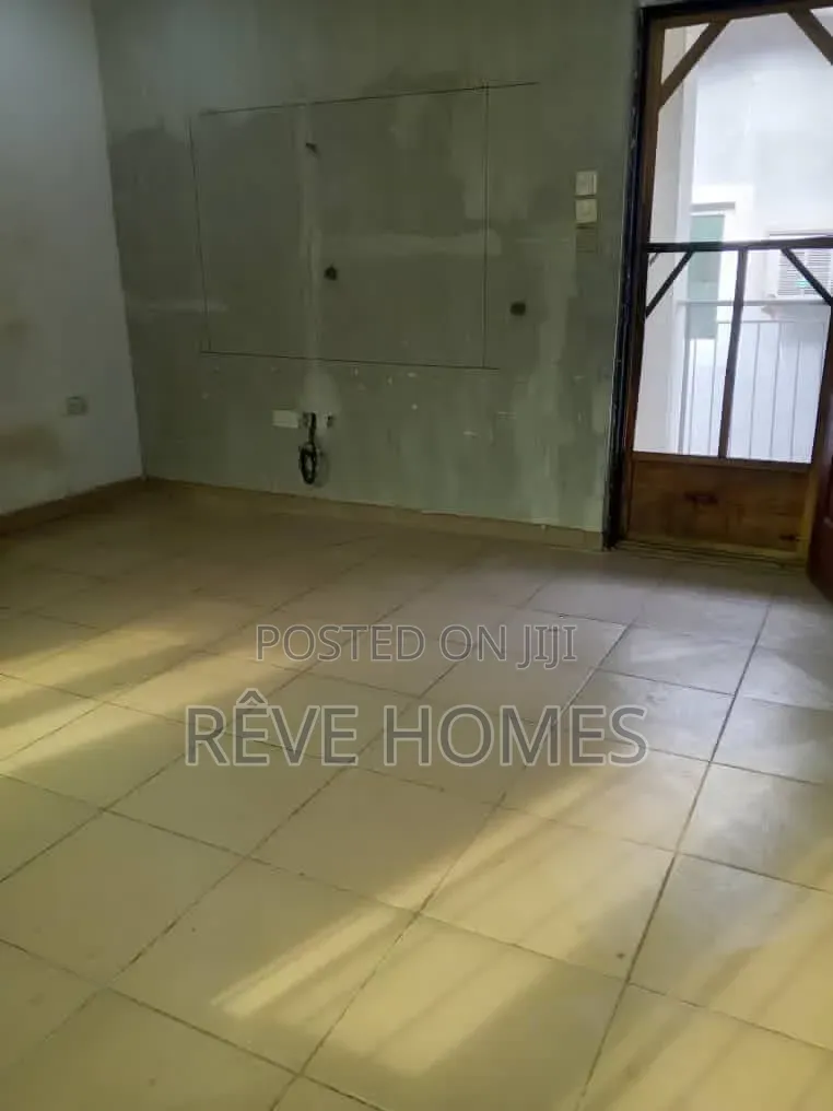 2bdrm Block of Flats in Mende for rent