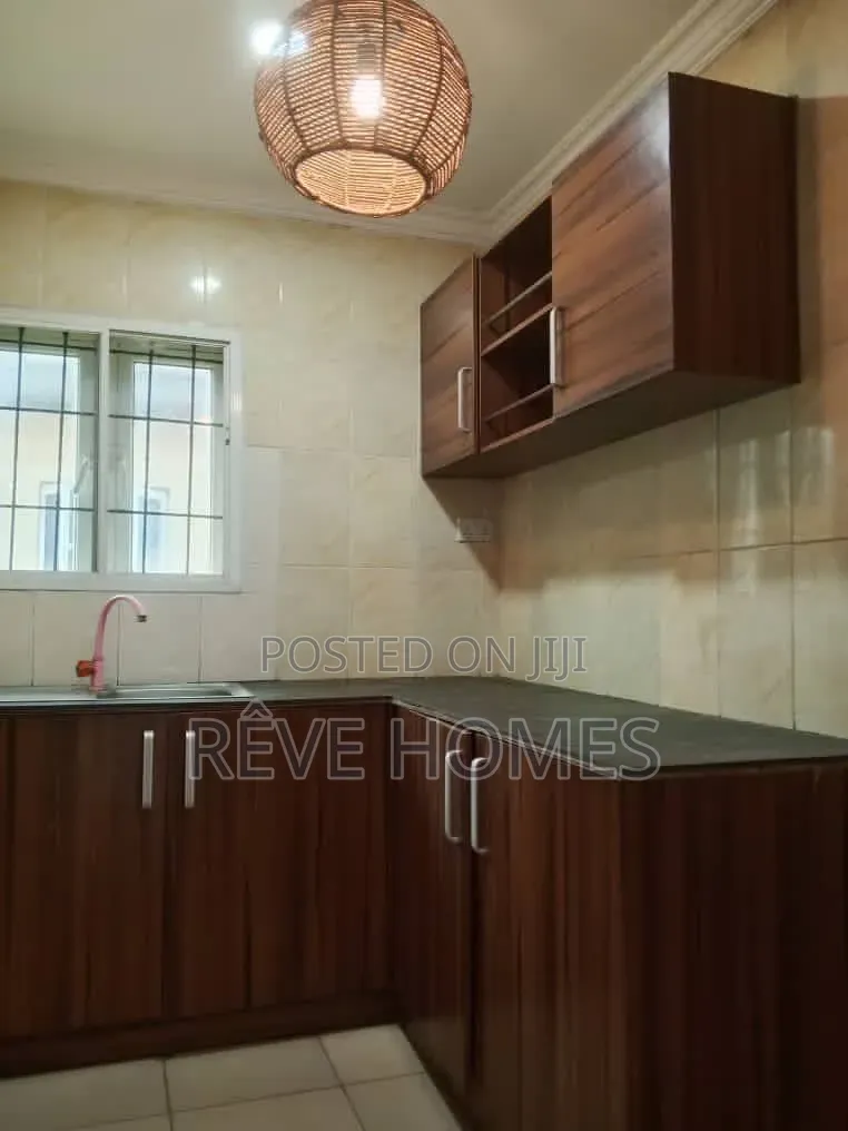 2bdrm Block of Flats in Mende for rent