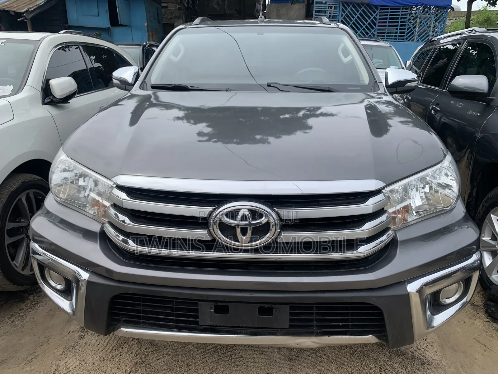 Toyota Hilux 2022 Gray