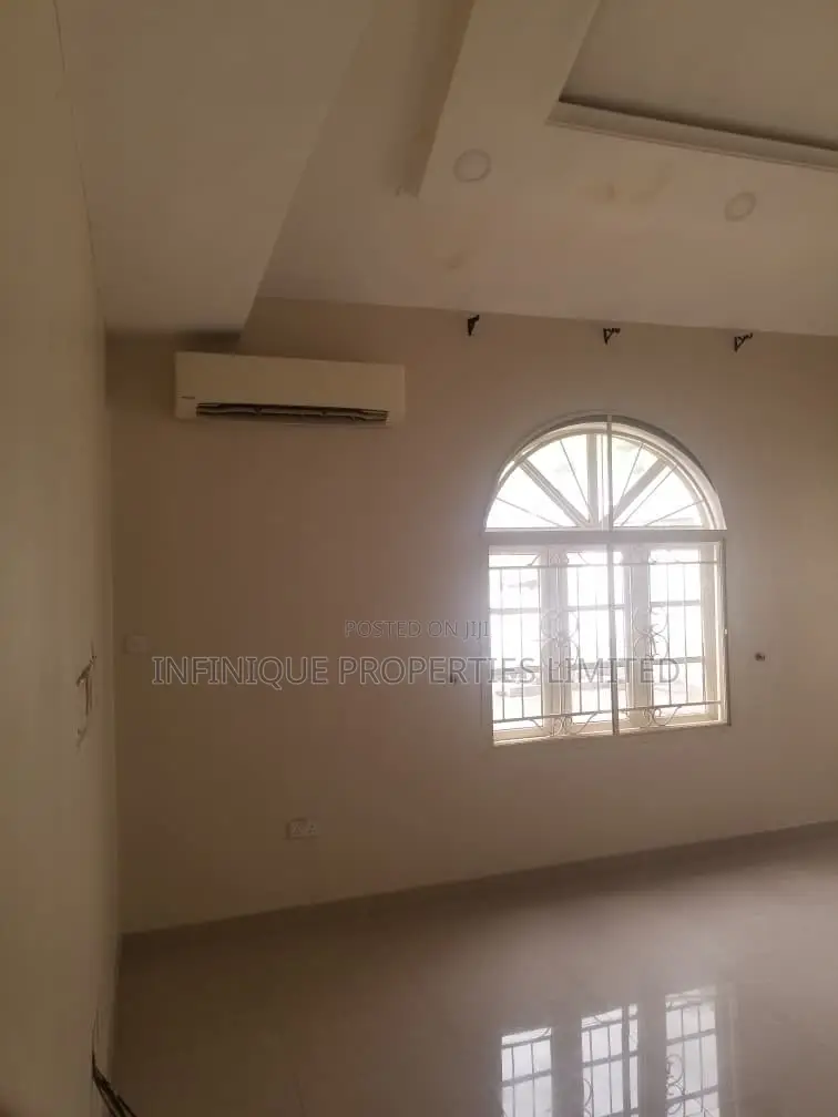 4bdrm Duplex in Lekki Phase 1 for rent