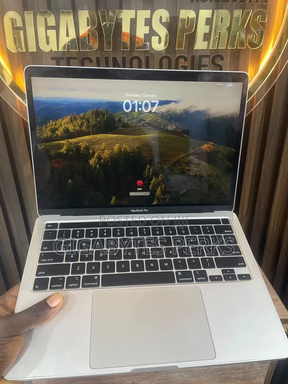 Laptop Apple MacBook Pro 2020 16GB Intel Core i5 SSD 1T