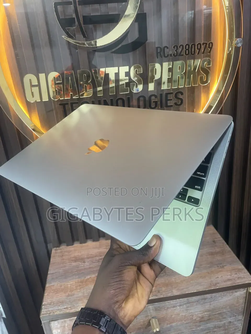 Laptop Apple MacBook Pro 2020 16GB Intel Core i5 SSD 1T