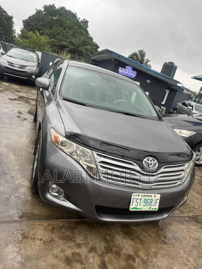 Toyota Venza XLE 2010 Gray