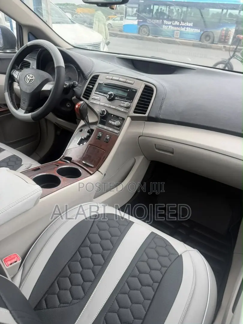 Toyota Venza XLE 2010 Gray