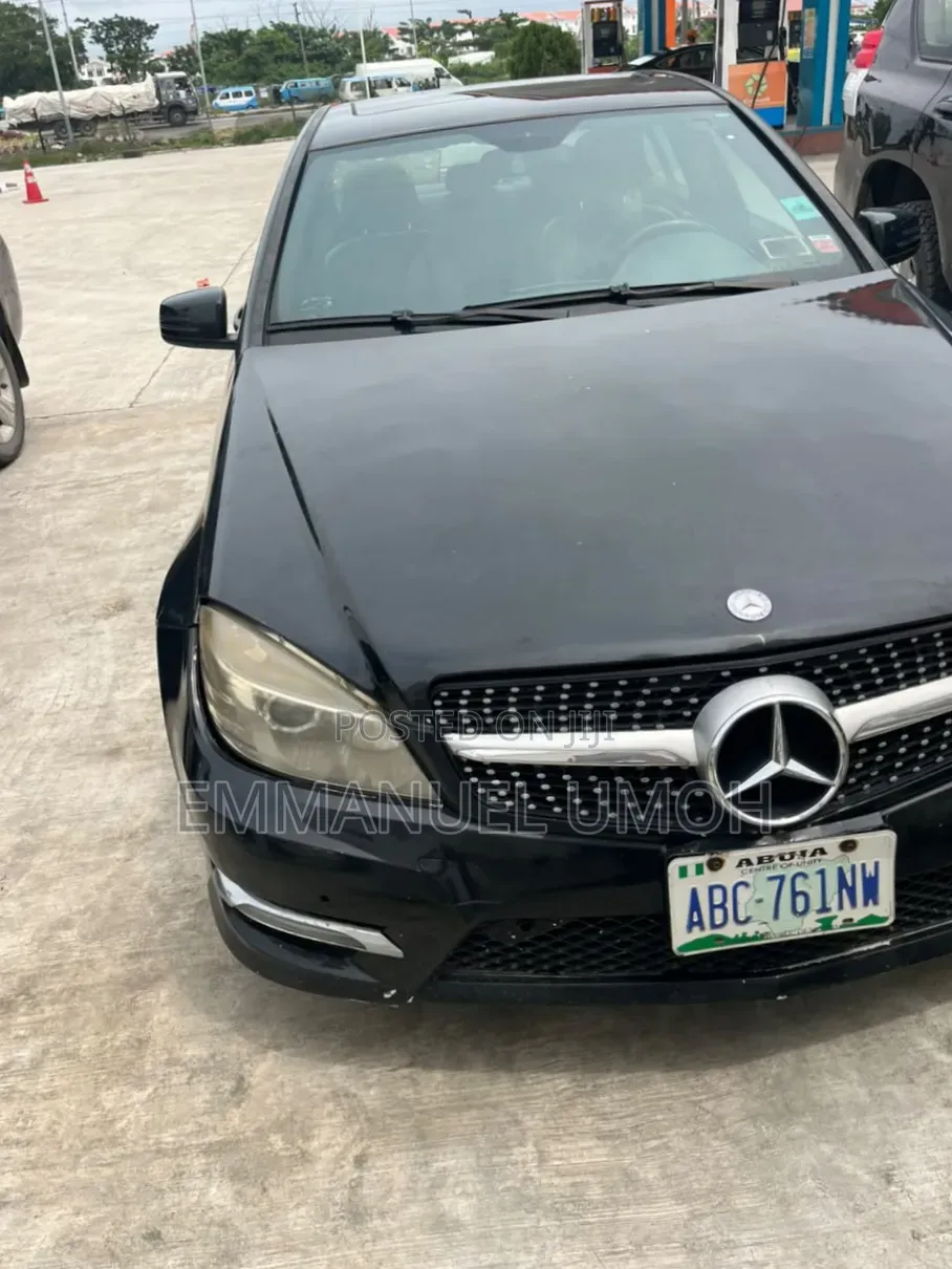 Mercedes-Benz C300 2010 Black