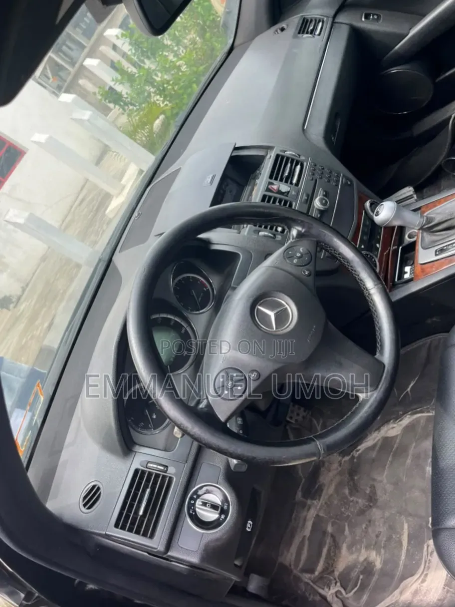 Mercedes-Benz C300 2010 Black