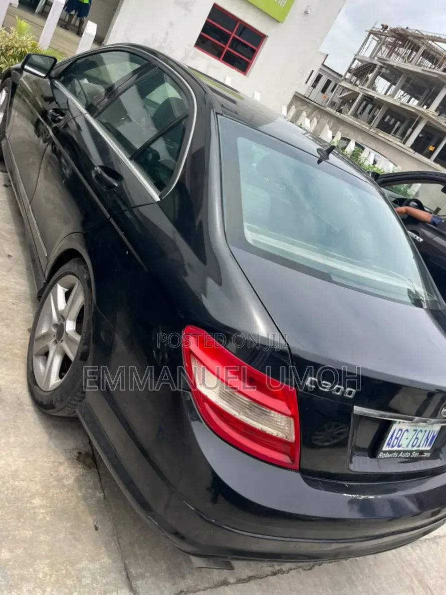 Mercedes-Benz C300 2010 Black