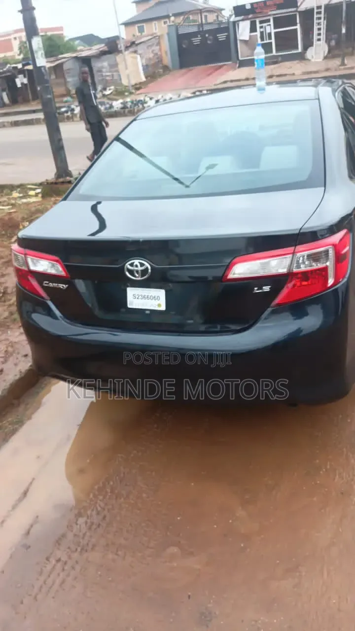 Toyota Camry LE 4dr Sedan (2.5L 4cyl 6A) 2012 Black