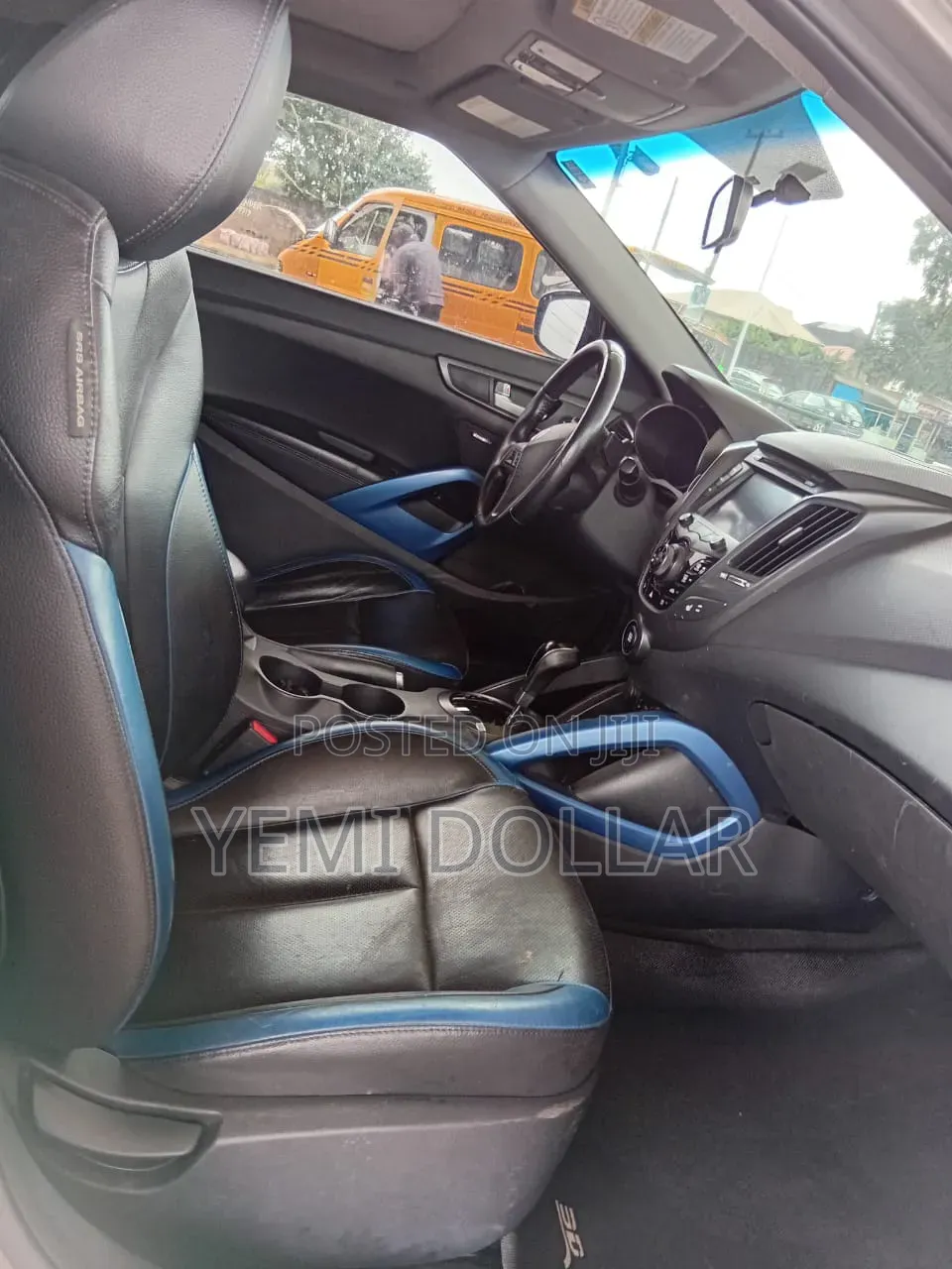 Hyundai Veloster 3dr Hatchback w/Black Interior (1.6L 4cyl 6M) 2014
