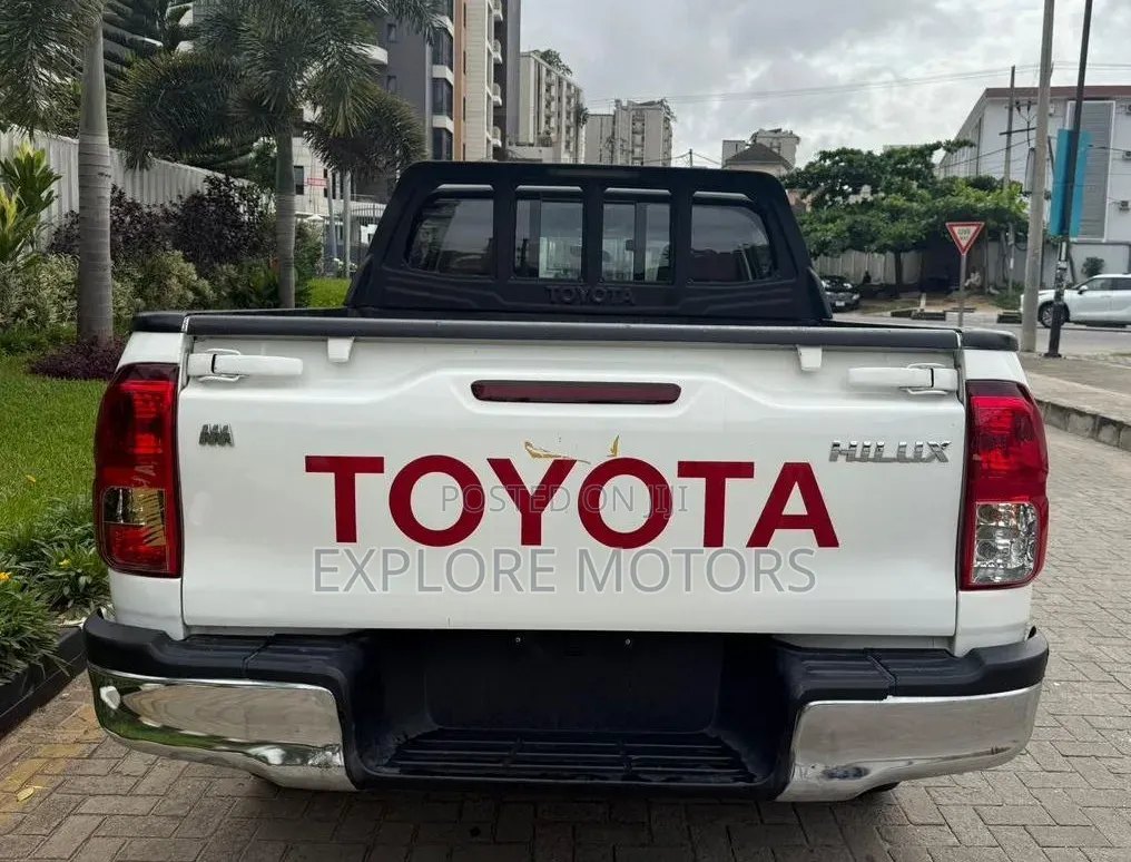 Toyota Hilux 2017 White