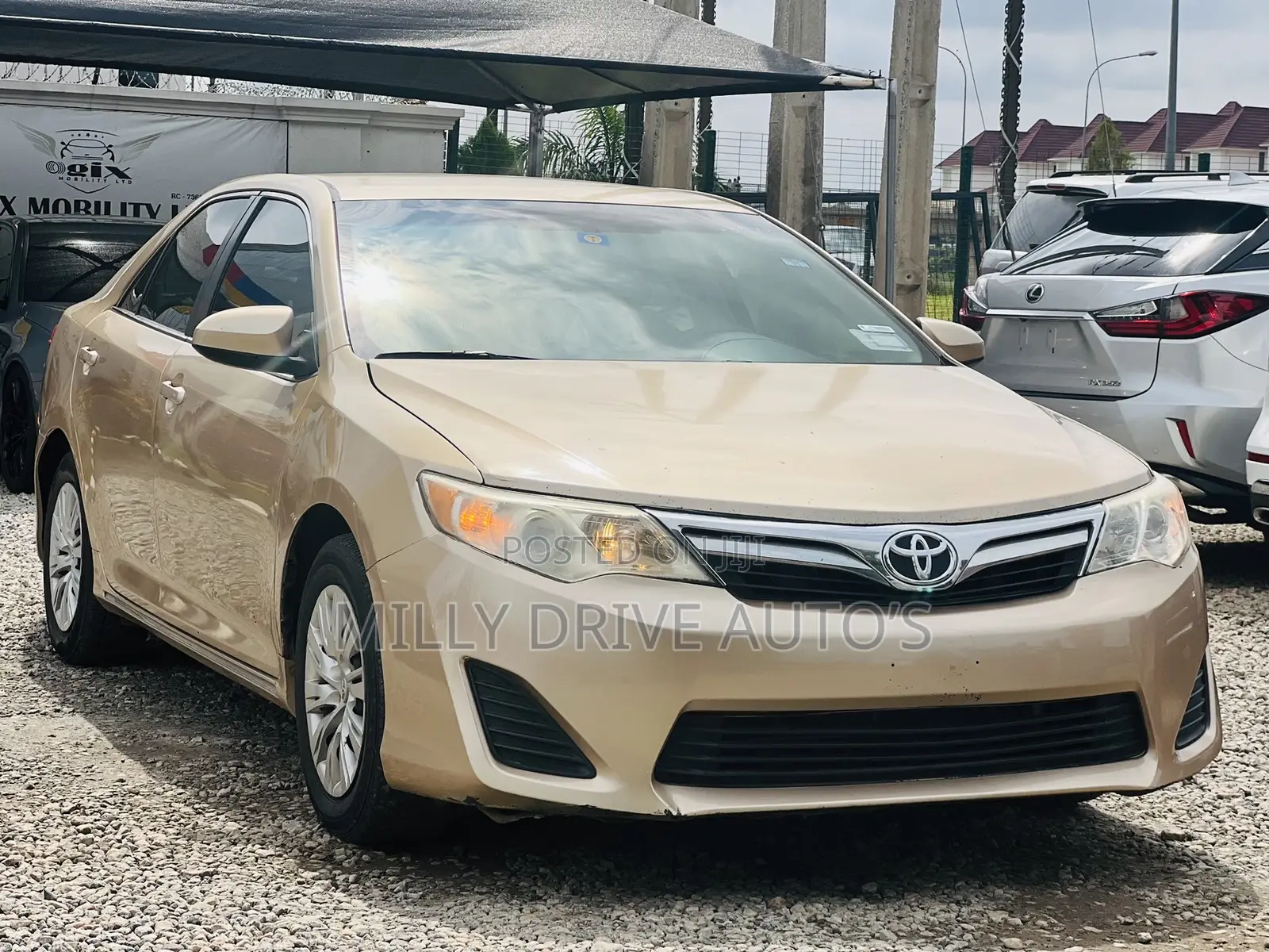 Toyota Camry LE 4dr Sedan (2.5L 4cyl 6A) 2013 Gold