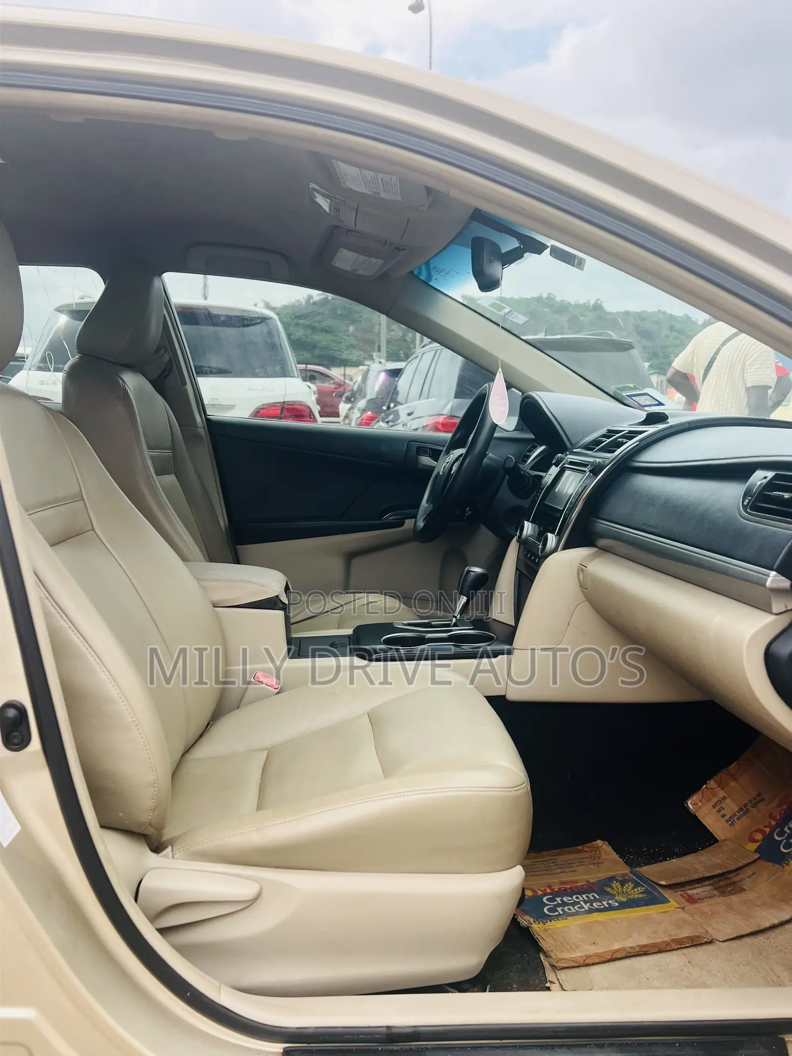 Toyota Camry LE 4dr Sedan (2.5L 4cyl 6A) 2013 Gold