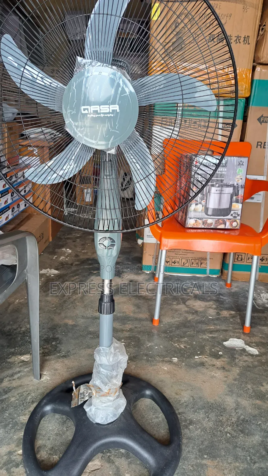 Brand New QASA 18" Standing Fan | 5 Blades | Remote Control