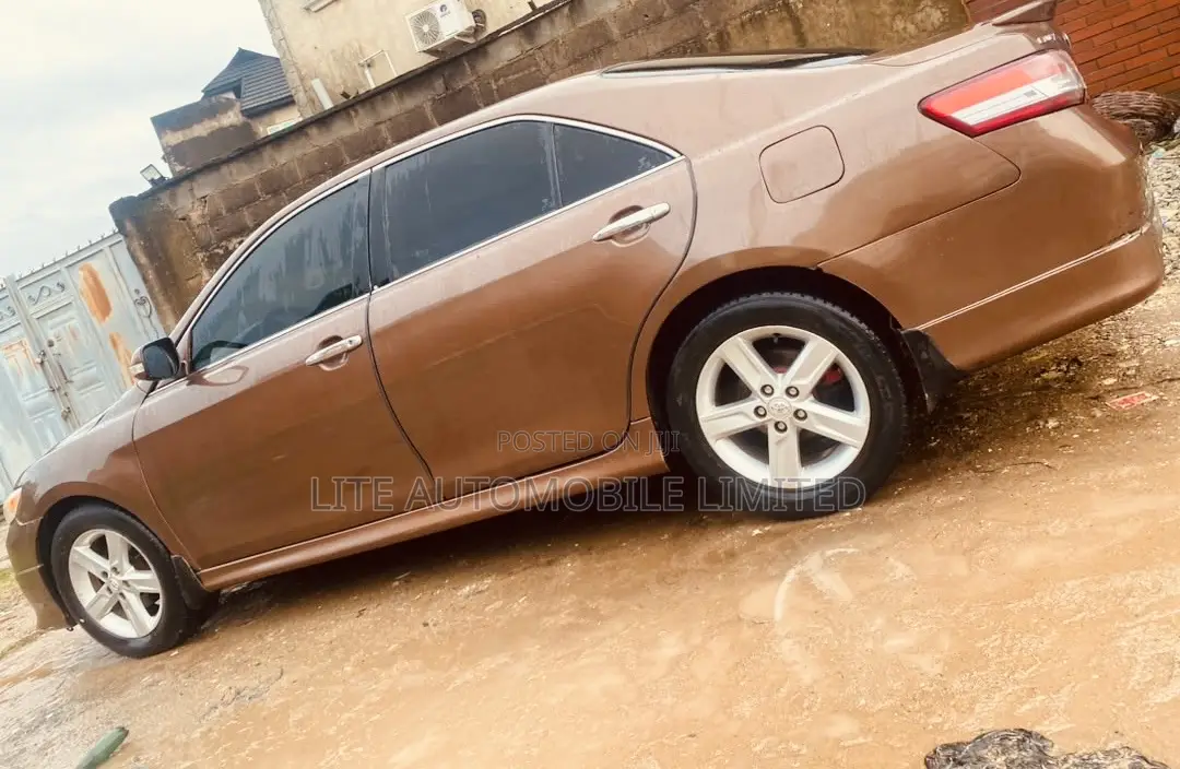 Toyota Camry XLE 4dr Sedan (2.4L 4cyl 5A) 2009 Red